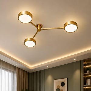 Moderne dreiflammige Deckenleuchte aus Messing – Goldener Scheiben-Kronleuchter im Mid-Century-Stil, zeitgenössische Beleuchtung