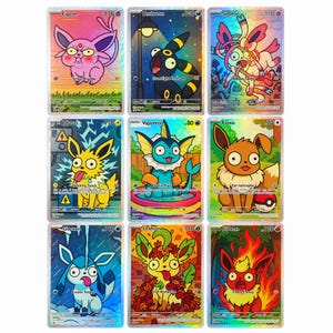 Op de afbeelding: Een verzameling van negen holografische ruilkaarten met cartoonachtige illustraties van verschillende wezens. Elke kaart toont een uniek personage met een wijdogige uitdrukking, waaronder Espeon, Umbreon, Sylveon, Jolteon, Vaporeon, Eevee, Glaceon, Leafeon en Flareon, met hun respectievelijke namen en aanvalsstatistieken op elke kaart gedrukt.