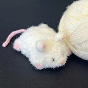 Patrón de ratón de ganchillo en PDF. Tutorial de amigurumi de hámster adorable y esponjoso. Manualidades DIY. Juguete de peluche. Descarga digital para amantes de las manualidades con animales de peluche.