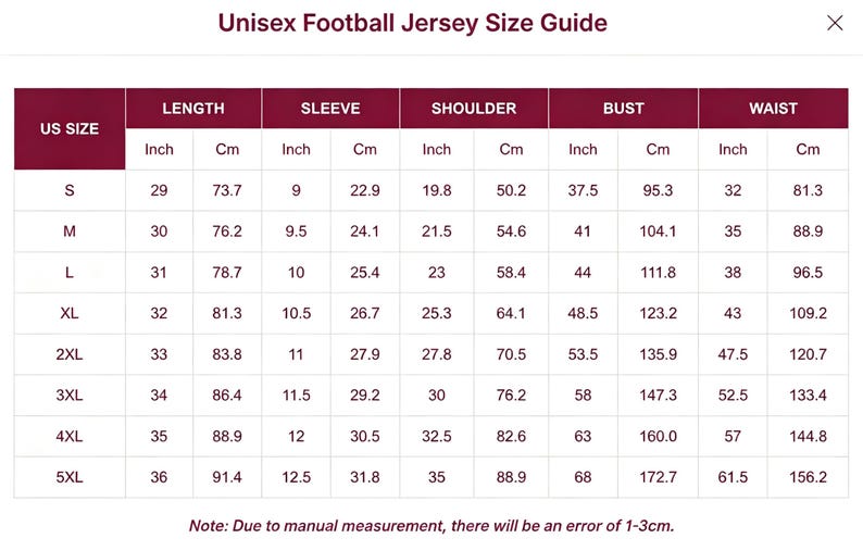 Pode incluir: Uma tabela de guia de tamanhos de camisola de futebol unissexo em bordeaux e branco, exibindo medidas em polegadas e cent&iacute;metros para tamanhos de S a 5XL. A tabela inclui colunas para comprimento, manga, ombro, busto e cintura, com uma nota.