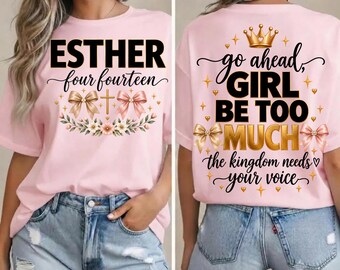 Puede incluir: Una camiseta rosa claro con un gráfico frontal que incluye el texto ESTHER four fourteen, una cruz y dos lazos. El gráfico trasero muestra una corona, lazos y el texto go ahead, GIRL BE TOO MUCH the kingdom needs your voice.