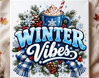 Puede incluir: Un lienzo cuadrado con el texto WINTER VIBES en letras azules y blancas. El diseño incluye una taza azul de chocolate caliente con nata montada, ramas de pino, piñas, bayas rojas, copos de nieve blancos y una bufanda de cuadros azules.