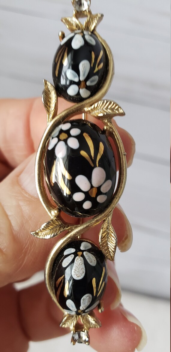 vintage black white daisy Gem