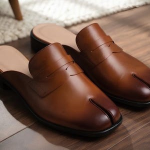 Brown Leather Tabi Mules, Split-Toe Slip-On Loafers, Minimalist Designer Slides, Comfortable Flat Mules for Men, Handmade Luxury Footwear