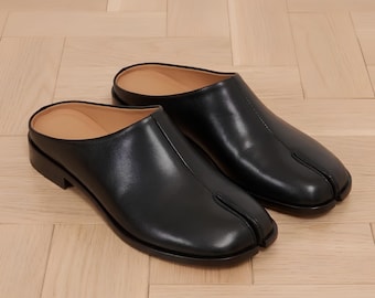 Mocassini Tabi neri fatti a mano di ispirazione giapponese / Scarpe slip-on in pelle con punta divisa / Mocassini minimalisti / Scarpe in pelle con tallone aperto
