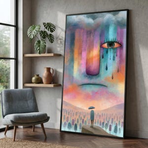 Peut inclure: Une impression d'art mural verticale encadrée représentant un paysage surréaliste avec un grand visage coloré qui pleure dans le ciel au-dessus d'une silhouette tenant un parapluie. La scène inclut un champ de petits arbres stylisés.