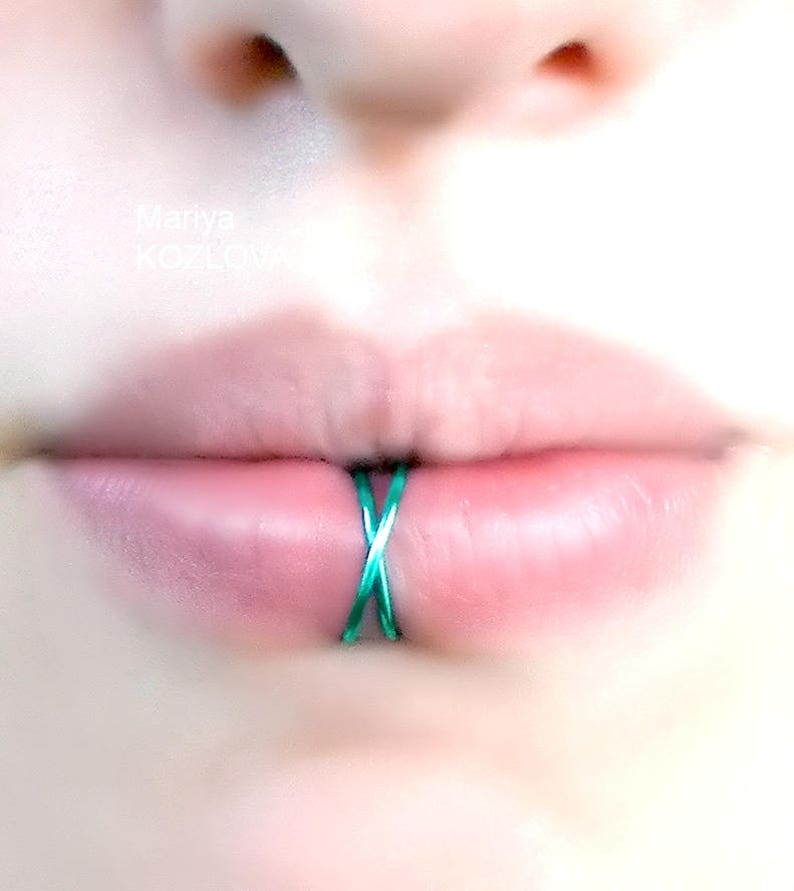 Daredorm Crossing Lips