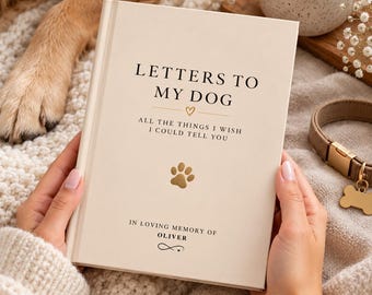 Könnte beinhalten: Ein cremefarbenes Hardcover-Buch mit dem Titel Letters to My Dog, All the Things I Wish I Could Tell You, das einen goldenen Pfotenabdruck, den Text In Loving Memory of Oliver und ein Unendlichkeitssymbol auf dem Einband zeigt.