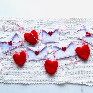 Guirnalda de sobres con forma de corazón, guirnalda para el día de San Valentín, guirnalda de corazones, guirnalda de fieltro, guirnalda de corazones, guirnalda de corazones rojos, decoración de San Valentín