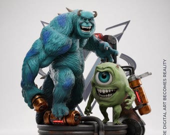 Könnte beinhalten: Eine detaillierte Figur, die ein großes, pelziges blaues Monster mit violetten Flecken und Hörnern neben einem kleinen, runden, einäugigen grünen Monster zeigt. Beide Figuren stehen auf einem dunklen, runden Sockel mit orangefarbenen Kanistern.