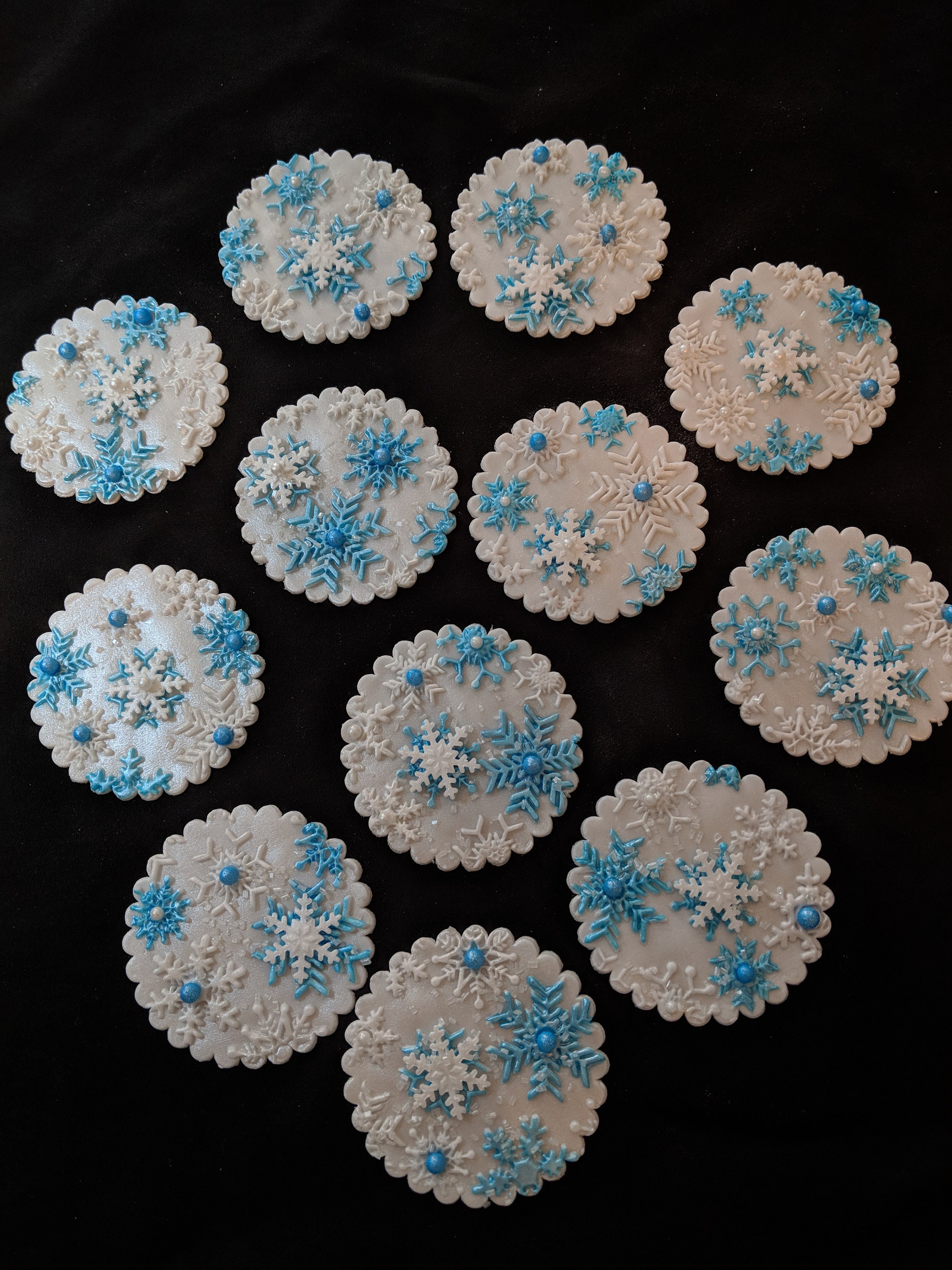 24 Edible Snowflake cupcake toppers/ SPARKLY /Frozen /choose | Etsy