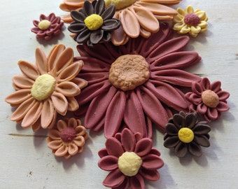 12 DAISY FLOWERS / 3/4" - 2 1/2" size variety gum paste/autumn fondant /sugar flower / Fall/Autumn cake or cupcake decorations / cake topper