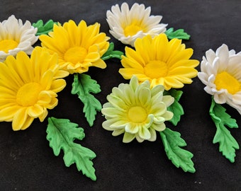 12 DAISY FLOWERS with leaves /  gum paste / fondant / sugar  flower / Fall/Autumn cake or cupcake decorations / cake topper