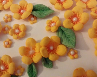 52 Edible BLOSSOM flowers and 52 leaves/any color/Gum Paste/fondant flowers/sugar flowers/cake cupcake decorations/cake cupcake topper
