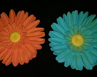 GERBERA DAISIES 10 Edible 4" gum paste/fondant / sugar flowers / cake decorations or cupcake topper