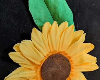 Giant 6" Edible SUNFLOWER and LEAF gum paste/fondant / sugar flower / cake decorations or cupcake topper