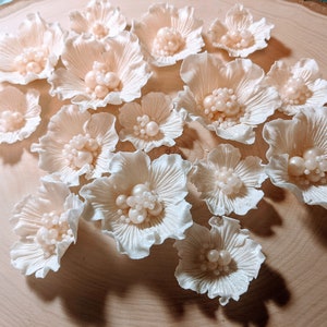 18 Edible RUFFLE Flowers 1.0", 1.25", 1.5"  with beautiful pearl centers/ any color / Cake decoration / sugar flowers / wedding /anniversary