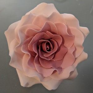 1 Edible ROSE / Any color / No leaves/ Gum paste / Fondant /Cake decoration  / cupcake topper /sugar flower /wedding cake decoration