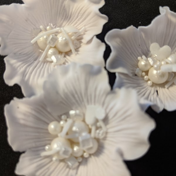 Edible ruffle flowers with white sprinkle mix / 1.5" VEINED RUFFLE Flowers / Cake decoration / sugar flowers / wedding
