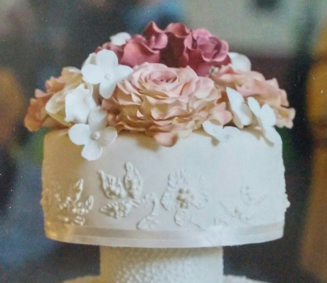 Stone Roses Cake Topper 1 Edible ROSE Cake Topper Pieces - Ready to Assemble (9 Roses, 20 ...