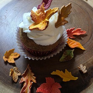 Thanksgiving Mini 1/4"-2.5" gum paste leaves / Edible cupcake cake decorations / Maple leaves