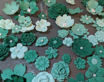 48 Edible various flowers-green/various sizes/any color-Gum Paste / fondant flowers/Christmas/sugar flowers/cake decorations/cupcake topper