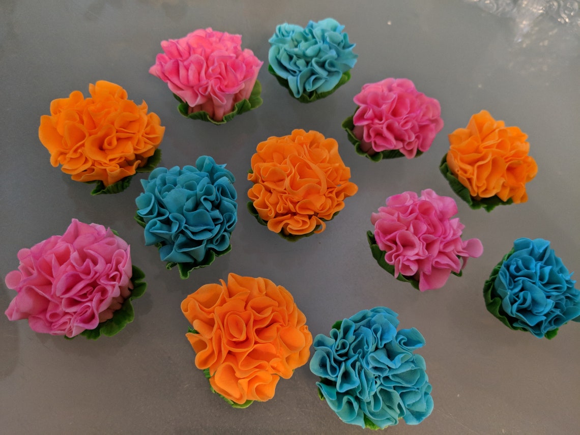 12 Edible marigolds / gum paste / fondant flowers / sugar Etsy