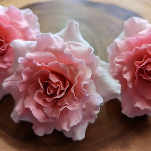 ROSES / 3 - 3.5&quot; Edible ombre Any color/ Gum paste / Fondant /Cake decoration  / cupcake topper /sugar flower /wedding cake decoration
