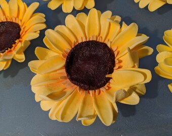 SUNFLOWER - 12 -  2.5"  Edible gum paste/fondant / sugar flower / cake decorations or cupcake topper