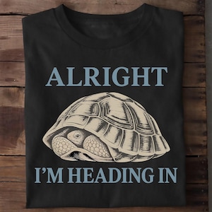 Oké, ik ga naar binnen T-shirt | Illustratie van een schildpadschild, grappig natuur-T-shirt