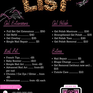 Può includere: Un listino prezzi nero per servizi di unghie con testo rosa e scritte leopardate. Elenca categorie come Gel Extensions, Gel Polish, Nail Art ed Extras con prezzi in dollari. Include icone di contatto e un codice QR con scritto SCAN ME.