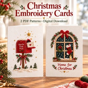 Könnte beinhalten: Zwei weiße Grußkarten mit weihnachtlichen Stickereimotiven. Die linke Karte zeigt einen roten Briefkasten mit der Aufschrift North Pole Post und einem Brief. Die rechte Karte zeigt ein Fenster mit Kranz, Socke und dem Text Home for Christmas.