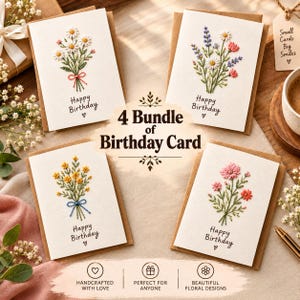 Può includere: Un set di quattro biglietti d'auguri bianchi con bouquet di fiori ricamati. Ogni biglietto riporta la scritta Happy Birthday con un piccolo cuore. I disegni includono margherite, lavanda, fiori di campo gialli e fiori rosa.