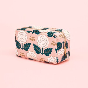 Pink Floral Dopp Kit, Flower Pattern Travel Pouch, Makeup Organizer, Wedding Flavors, Floral Beauty Bag