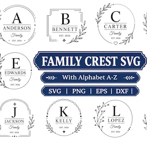Op de afbeelding: Een verzameling zwart-witte familiewapenontwerpen met de letters A tot en met M, elk met unieke florale of geometrische randen, namen en de tekst EST. 2026. In het midden staat de tekst FAMILY CREST SVG With Alphabet A-Z SVG | PNG | EPS | DXF.