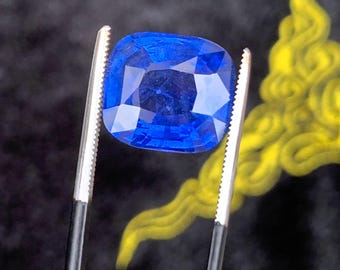 Zaffiro blu reale naturale: sfaccettato, trattato termicamente, 9,67 ct (Gems Report)