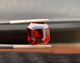 Spinello rosso naturale: origine birmana, sfaccettato, 5,02 ct