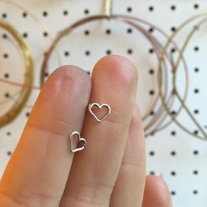 Heart Earrings Sterling Silver / 925 Silver, Love, Valentine, Minimal, Tiny, Fancy, Modern, Contemporary jewelry, Light, Comfortable,