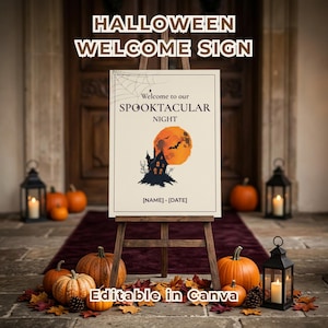 Può includere: Un cartello di benvenuto rettangolare per Halloween su un cavalletto in legno con una ragnatela, la sagoma nera di una casa stregata e una grande luna arancione. Il testo recita Welcome to our SPOOKTACULAR NIGHT con segnaposto per nome e data.