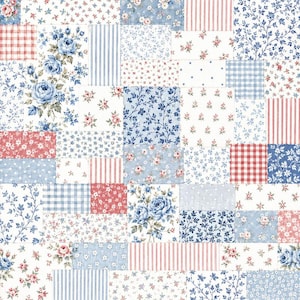 Puede incluir: Un diseño de tela de patchwork que presenta una variedad de patrones repetitivos, incluyendo rosas azules, cuadros vichy rojos y blancos, rayas verticales finas y pequeños estampados florales en tonos de azul, rojo y blanco en una disposición de cuadrícula.