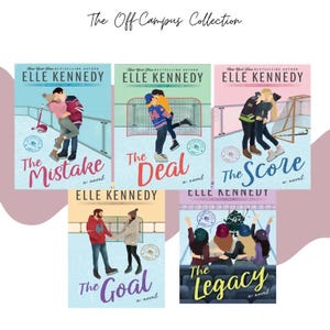 Può includere: Una collezione di cinque romanzi tascabili intitolata The Off-Campus Collection di Elle Kennedy. I libri sono intitolati The Mistake, The Deal, The Score, The Goal e The Legacy. Ogni copertina presenta figure illustrate su piste di ghiaccio.
