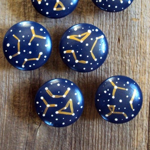 Boutons constellation - bouton de tiroir en bois Stargazer - bouton de porte de placard étoilé en bois peint à la main - carte des étoiles ciel nocturne