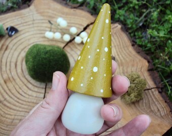 Mushroom Ring Holder - Spotted Toadstool Cottagecore Ring Display - Minimalist Woodland Figurine - Enchanted Forest Fairy Amanita Gift