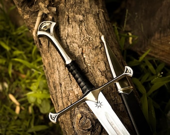 Handgemaakt fantasie-langzwaard, sierlijk handvat, stalen lemmet, schede, replica van de Koningskrijger