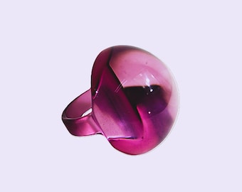 Anel Reginette em Lucite: Uma escultura de design inspirada na natureza, que brilha com leveza | Design italiano | Adreani Gioielli Vintage