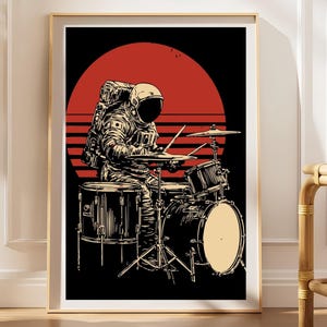 Poster di un astronauta che suona la batteria, stampa artistica spaziale retrò con tramonto, decorazione murale a tema musica space rock, poster nero e rosso