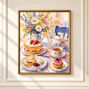 Puede incluir: Una pintura de acuarela que representa una escena de té con un pastel de fresas en capas, un cupcake, bollos con mermelada y crema, una tetera y una taza de té. Un jarrón lleno de flores silvestres coloridas se encuentra al fondo, enmarcado en oro.