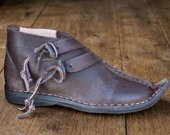 Bottes médiévales en cuir faites à la main – Couleurs et tailles personnalisées