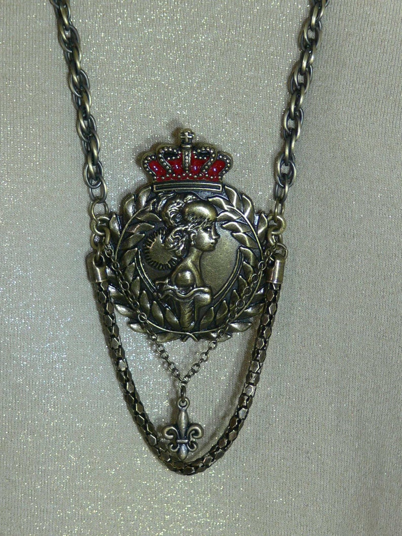 Necklace Crown Pendant with Chain FS-095 image 1