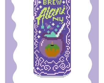 以下が含まれることがあります： Witch's BrewとAlani Nuのラベルが付いた紫色の飲料缶のピクセルアート刺繍パターン。大釜とキャラメルリンゴのグラフィックが特徴です。デザインには装飾的なクロスステッチ要素とDigital Download - Designed for 18 Meshというテキストが含まれています。